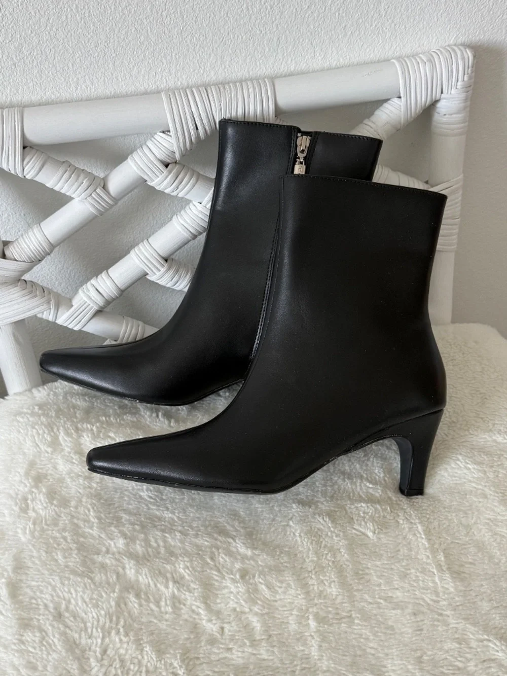 French Connection Alex Kitten Heel Bootie Black 8 US NWB